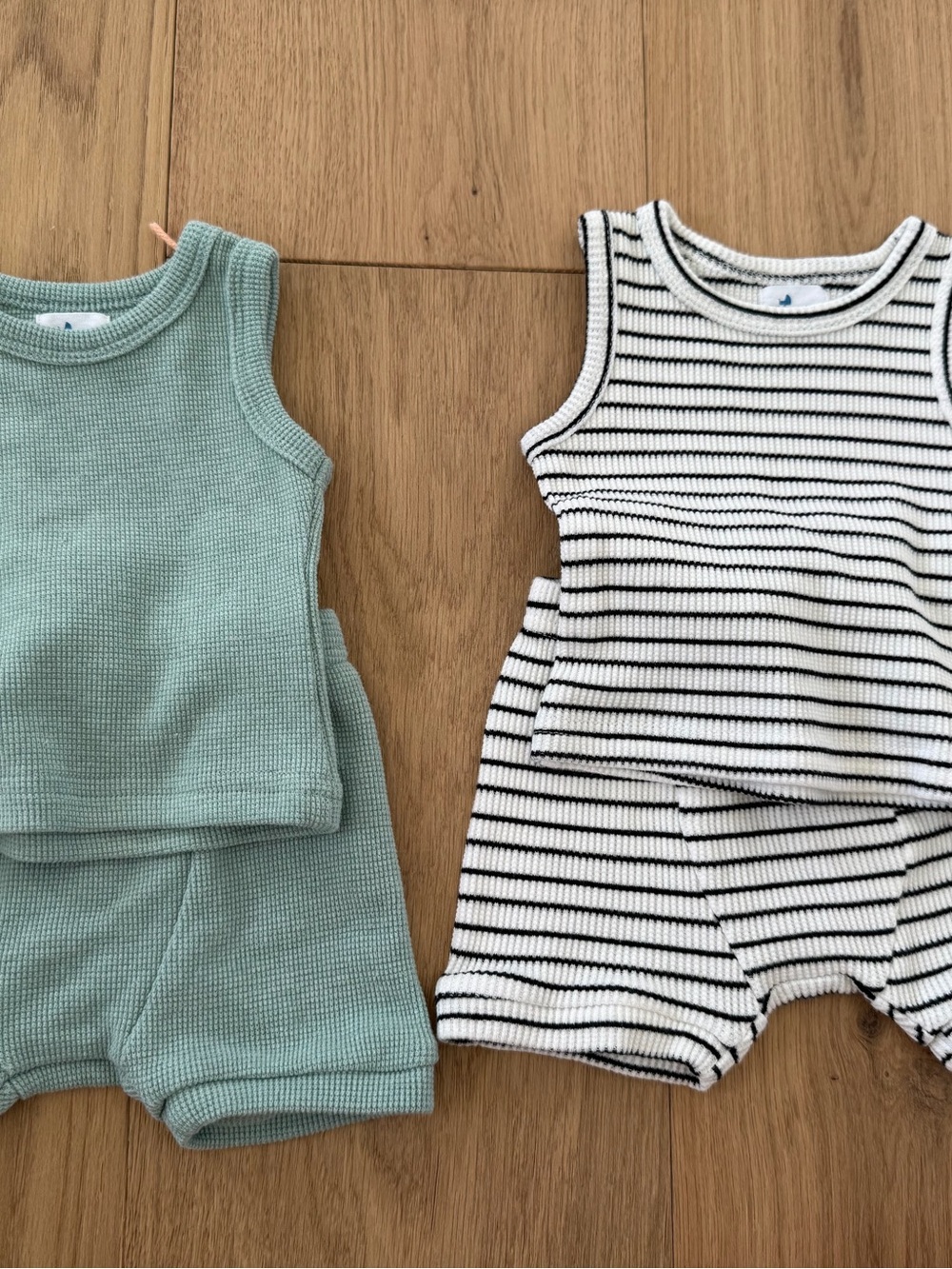 Little One Shop Tank and matching shorts
Gender neutral colors 0-3 months